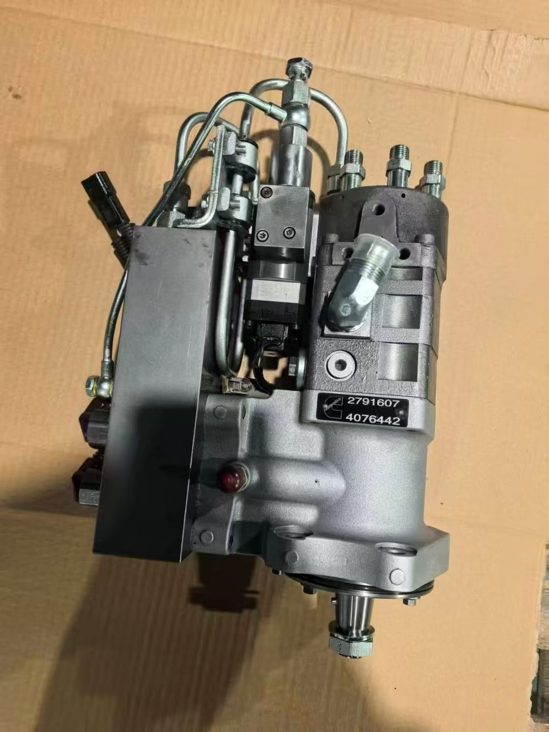 Совместимо с Cummins ISC8.3 / QSC8.3 - топливный насос высокого давления (4076442 / 2791607)
