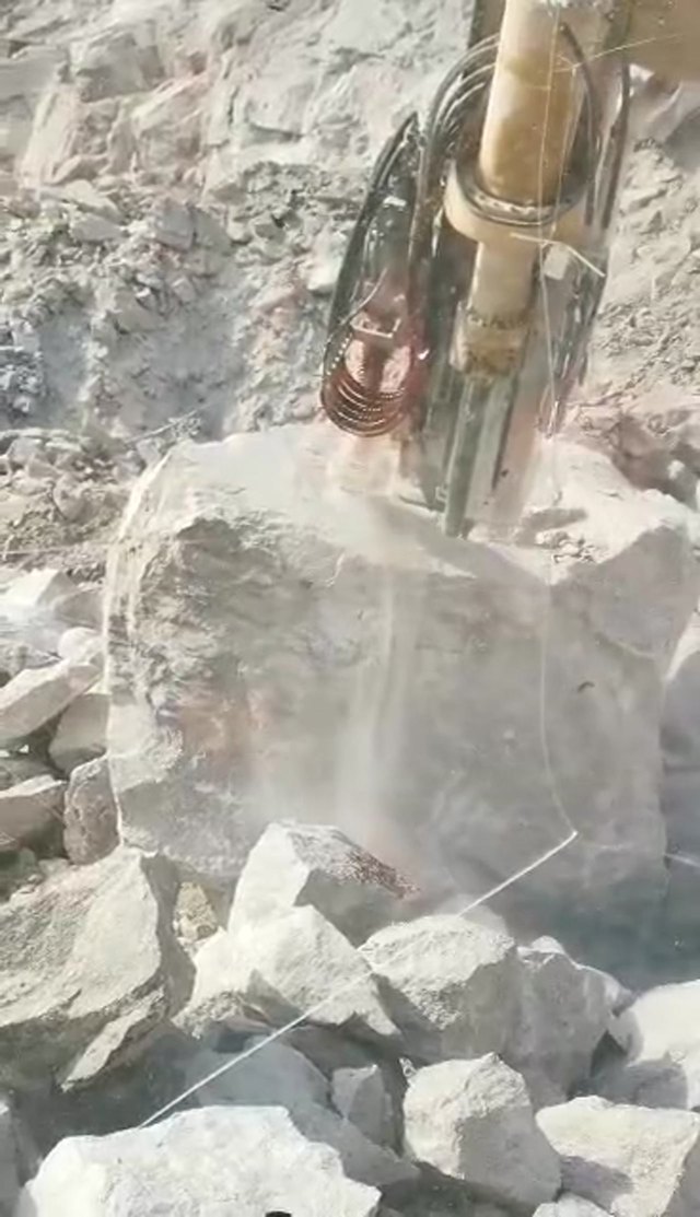 Customer Footage - Drill & Split Head on Site