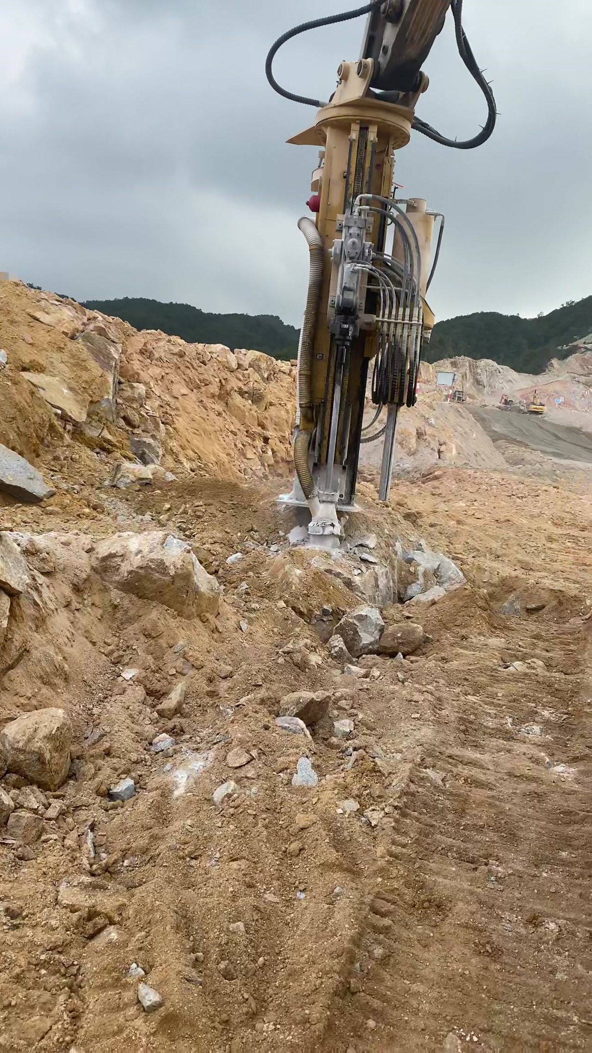 Excavator Drill & Split Machine - Non-Explosive Rock Breaking Attachment