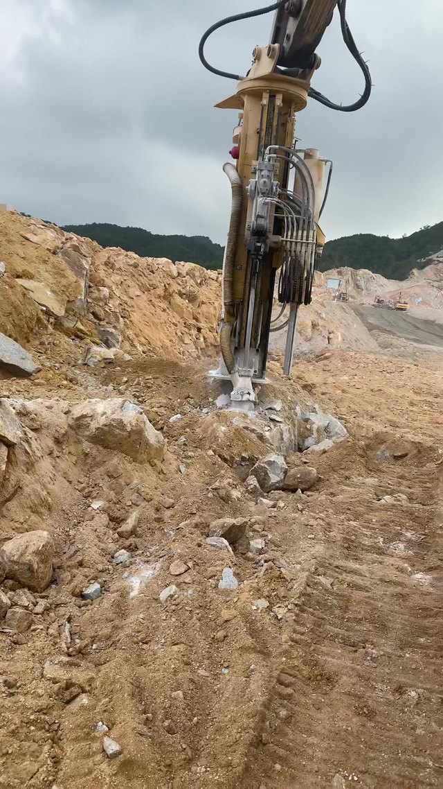 Excavator Drill & Split Machine - Non-Explosive Rock Breaking Attachment